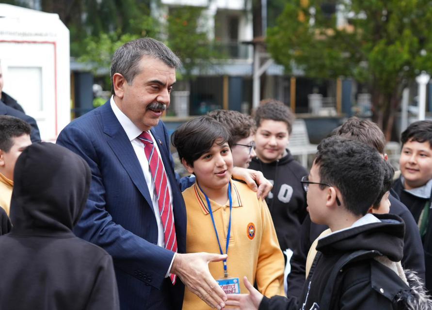 Bakan Yusuf Tekin Aydın'da öğrencilerle bir araya geldi