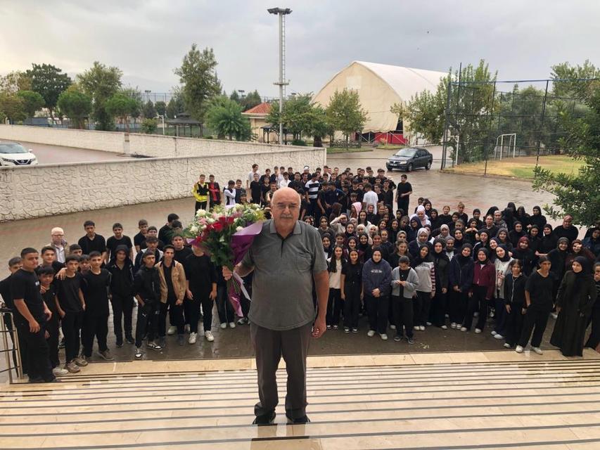 Aydın'da mezun olduğu okulda 40 yıl görev yapan öğretmen ağlatan törenle emekli oldu