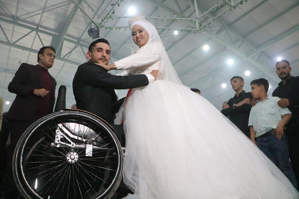 SOSYAL MEDYADA BAŞLAYAN 13 BİN KİLOMETRELİK AŞK ENGEL TANIMADI