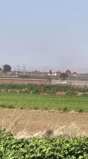 Trafik polisi tarlada traktör kovaladı