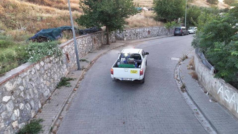 Efeler'de ilaçlama mesaisi hız kesmiyor
