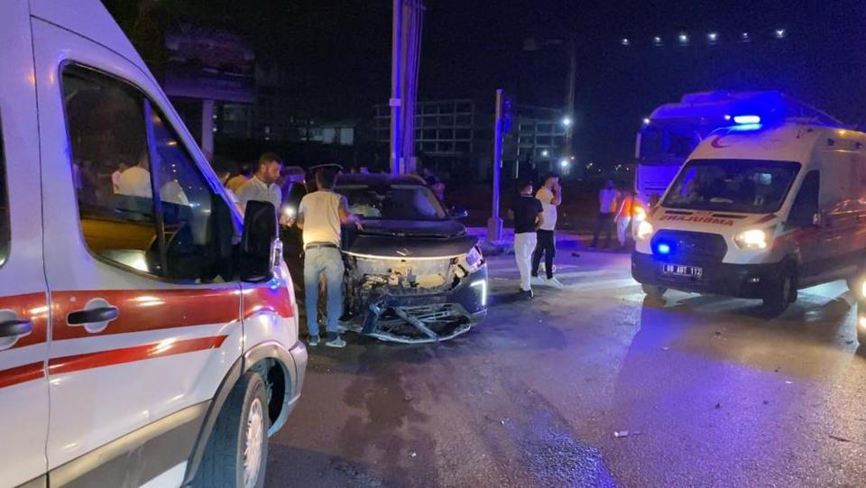 İki araç çarpıştı: 7 yaralı