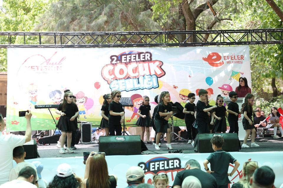 EFELER'İN MİNİKLERİ ÇOCUK ŞENLİĞİ'NDE BİR ARAYA GELDİ