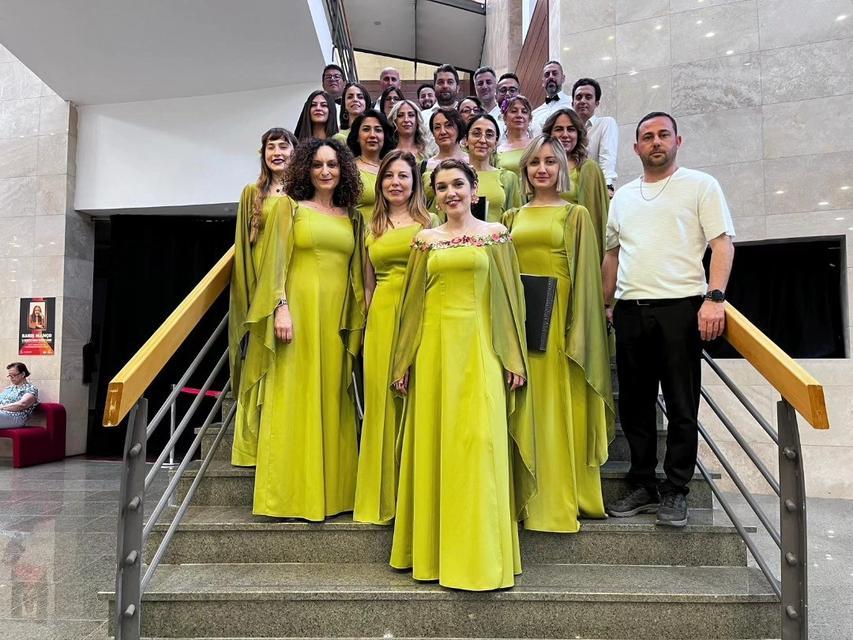MÜZİK ÖĞRETMENLERİ İZMİR'DEN ÖDÜLLE DÖNDÜ