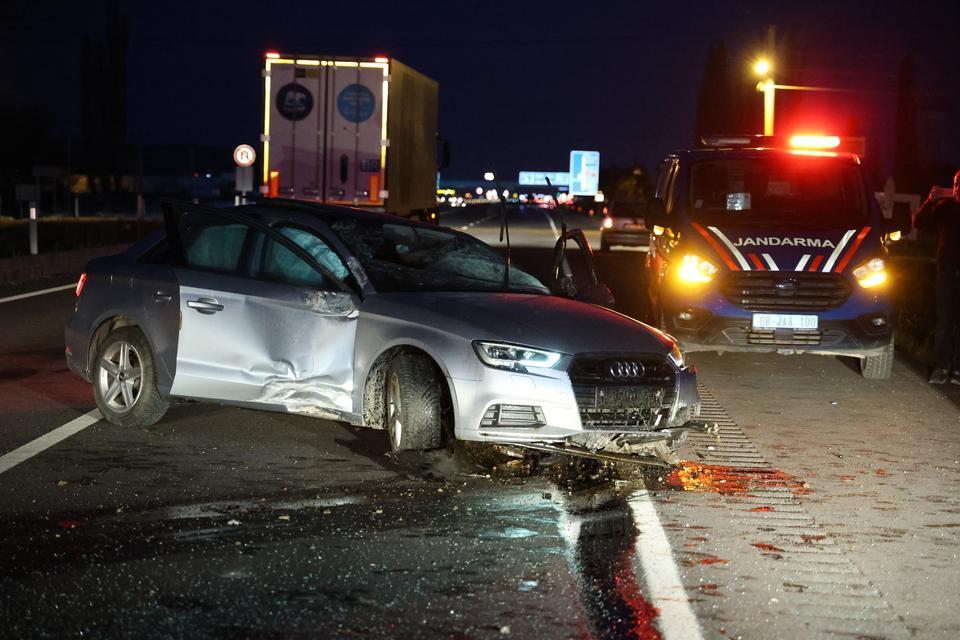 AKSARAY'DA OTOMOBİL TAKLA ATTI: 2 YARALI