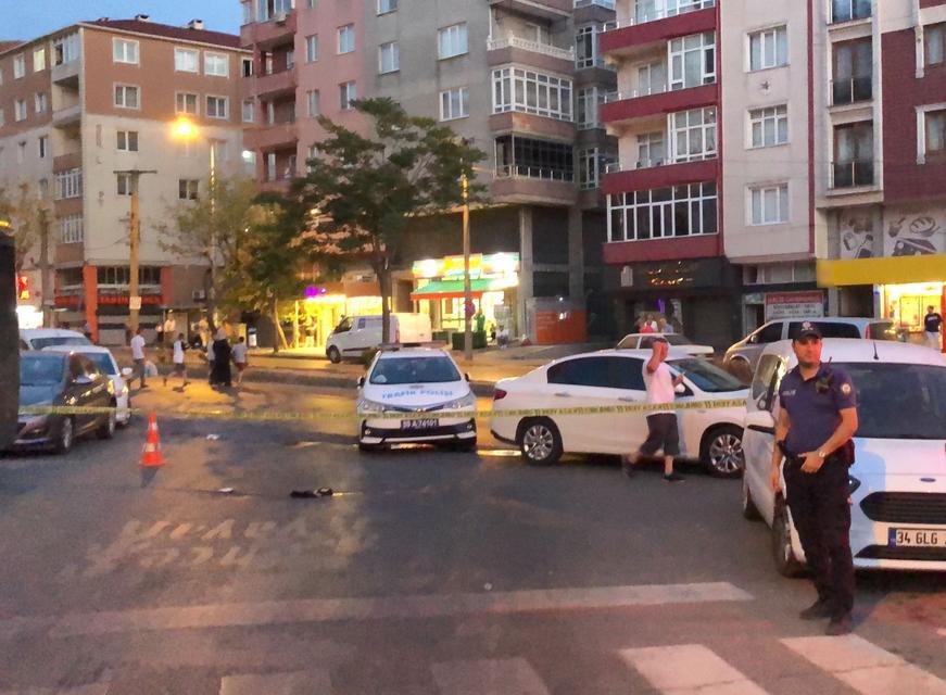 SOKAK ORTASINDA SİLAHLA VURULAN İKİ KARDEŞİ ÖLÜM AYIRDI