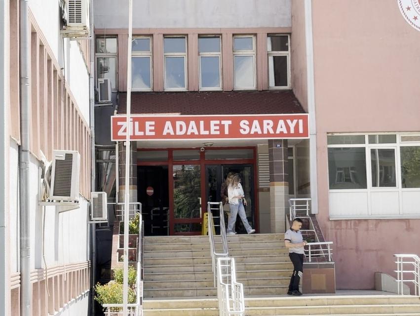 TOKAT'TA GENÇ KADIN EVİNDE ÖLÜ BULUNDU: ANNE VE İKİ KIZ KARDEŞİ TUTUKLANDI