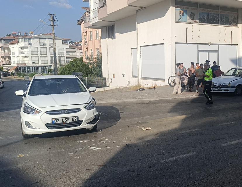 İki otomobil çarpıştı: 1 yaralı