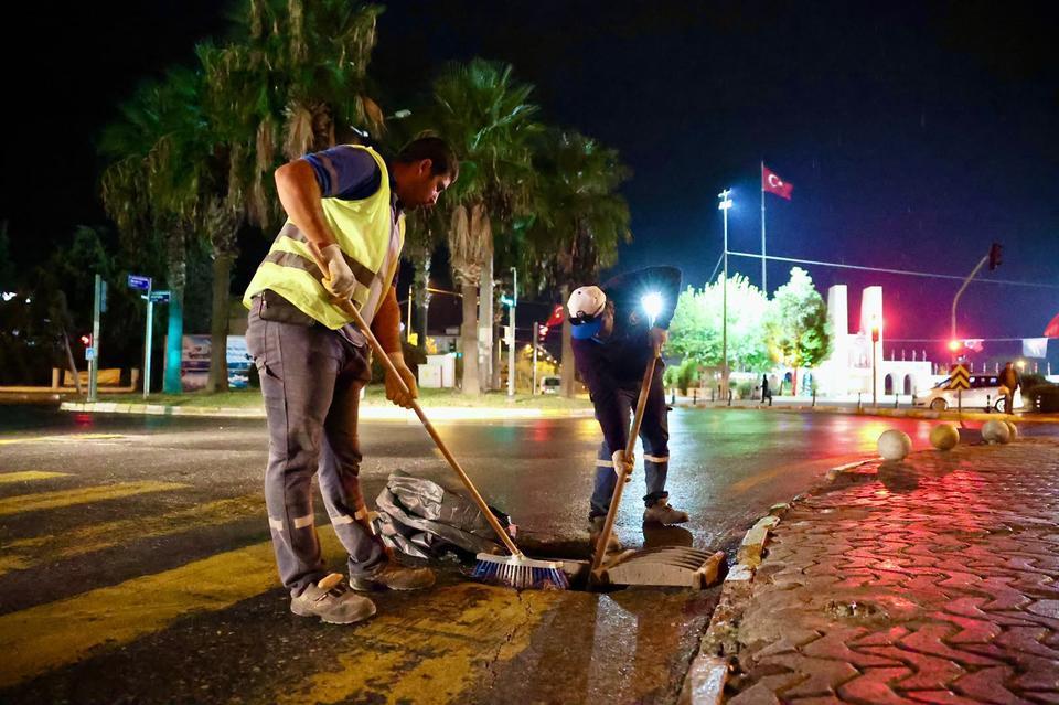 Didim’de yağış öncesi önlemler devam ediyor