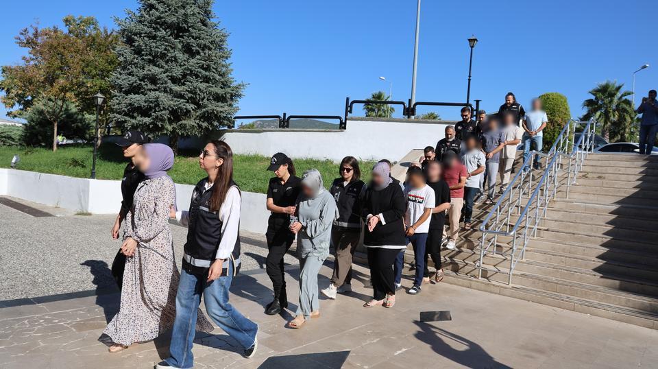 Yurt dışına kaçmaya çalışan FETÖ üyeleri adliyeye sevk edildi