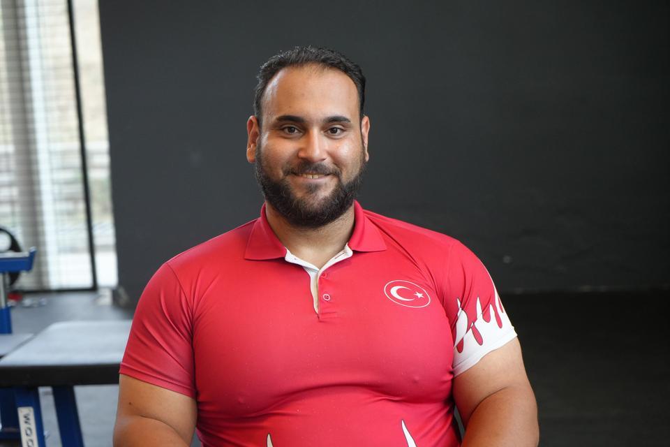 ENGEL TANIMAYAN ÇİFT 2028 OLİMPİYATLARINDA TÜRK BAYRAĞINI DALGALANDIRMAK İSTİYOR YOLDAN ÇEVİREN HOCASI, DÜNYA REKORUNA ULAŞTIRDI SPOR SALONUNDA BAŞLAYAN HİKAYEDE ŞİMDİ HEDEFLERİ OLİMPİYATTA TÜRK BAYRAĞINI DALGALANDIRMAK SALON ARKADAŞLIĞI, HAYAT ARKADAŞLIĞINA DÖNÜŞTÜ