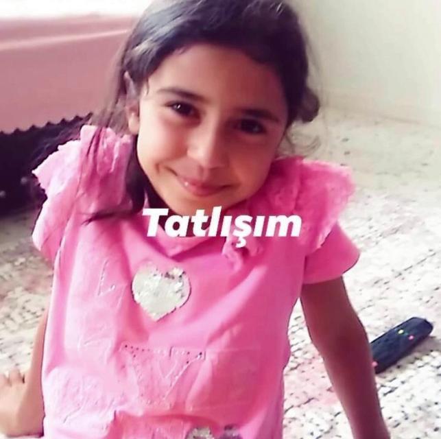 ACI OLAY: ANNE VE OĞLU KANLAR İÇİNDE BULUNDU, HASTANEYE KALDIRILDI MERSİN'DE ÇOCUĞU İLE BİRLİKTE KANLAR İÇİNDE BULUNUP HASTANEYE KALDIRILAN ANNENİN 13 YAŞINDAKİ KIZININ 2,5 YIL ÖNCE OKULDA BİR ÖĞRENCİ TARAFINDAN ÖLDÜRÜLDÜĞÜ ÖĞRENİLDİ