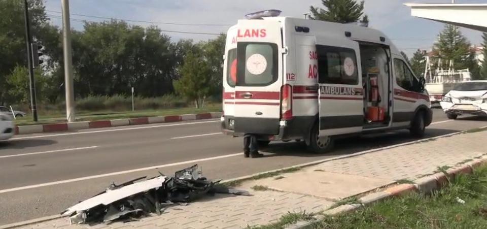 Kamyonla otomobil çarpıştı