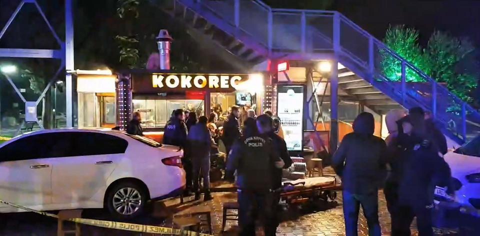 Kokoreç dükkanına silahlı saldırı: 2'si ağır 3 yaralı