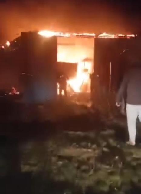 Garajda çıkan yangında traktör kullanılamaz hale geldi