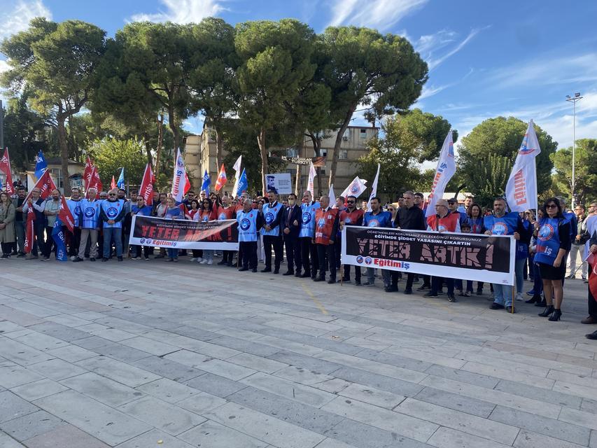 Öğrenci ve akrabalarından öğretmene çirkin saldırı