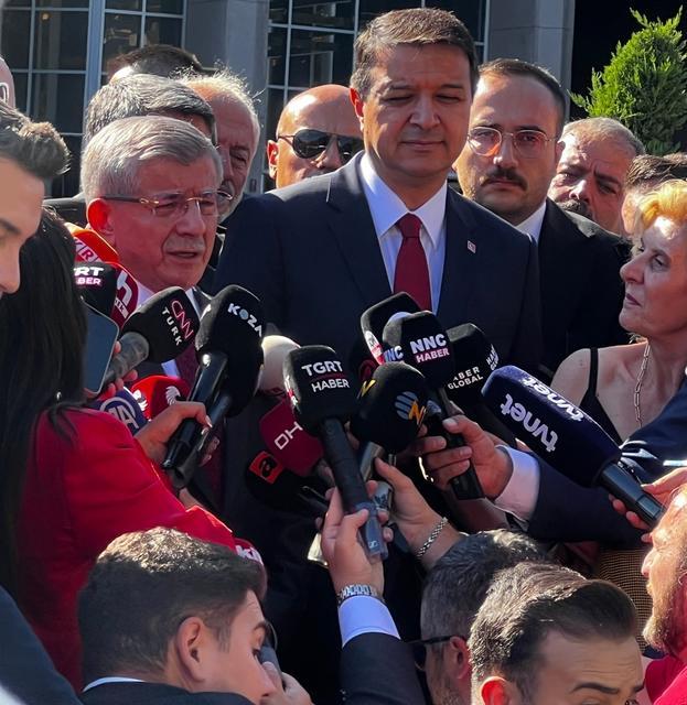 DAVUTOĞLU İFADE VERDİ: "HİÇ KİMSENİN DE YARGININ ÜZERİNDE OLMADIĞI İNANCIYLA TÜRKİYE CUMHURİYETİ VATANDAŞI OLARAK İFADEMİ VERDİM"