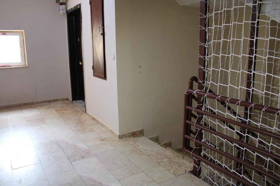 Kurye sipariş getirdiği binaya tuvaletini yaptı