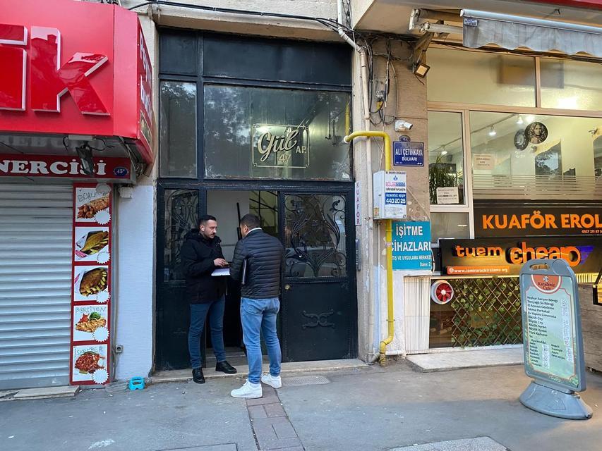 DİŞ HEKİMİNİ BAŞINDAN VURDU, VİDEOSUNU ÇEKİP ANNESİNE YOLLADI İZMİR'DE BAŞINDAN VURULAN DİŞ HEKİMİ YAŞAM MÜCADELESİ VERİYOR
