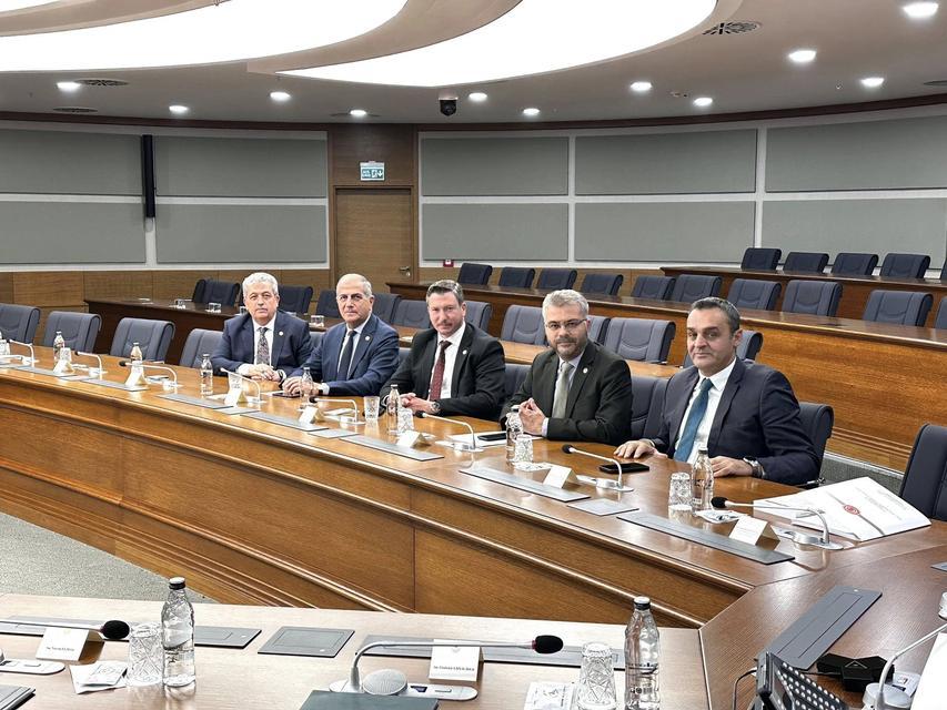 Balıkçılık raporu Bakan Yumaklı'ya takdim edildi
