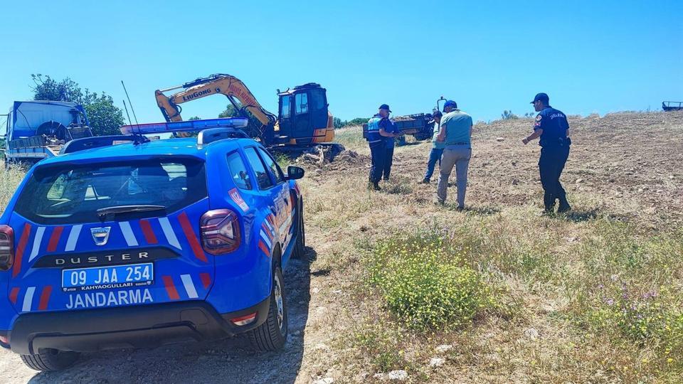 DİDİM'DE KAÇAK KAZI YAPAN 3 ŞAHIS SUÇÜSTÜ YAKALANDI