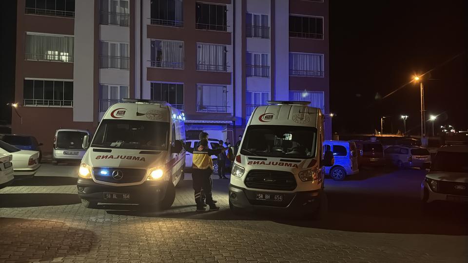 SİVAS'TA KORKUNÇ CİNAYET: İKİ KARDEŞ BOĞAZLARI KESİLMİŞ OLARAK BULUNDU