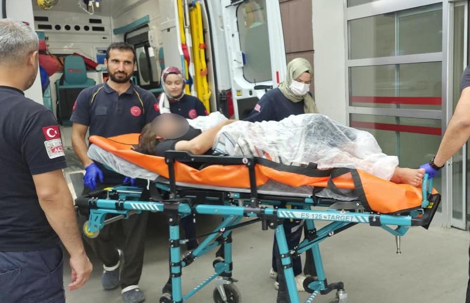Sinir krizi geçiren kadın kendini bıçakladı