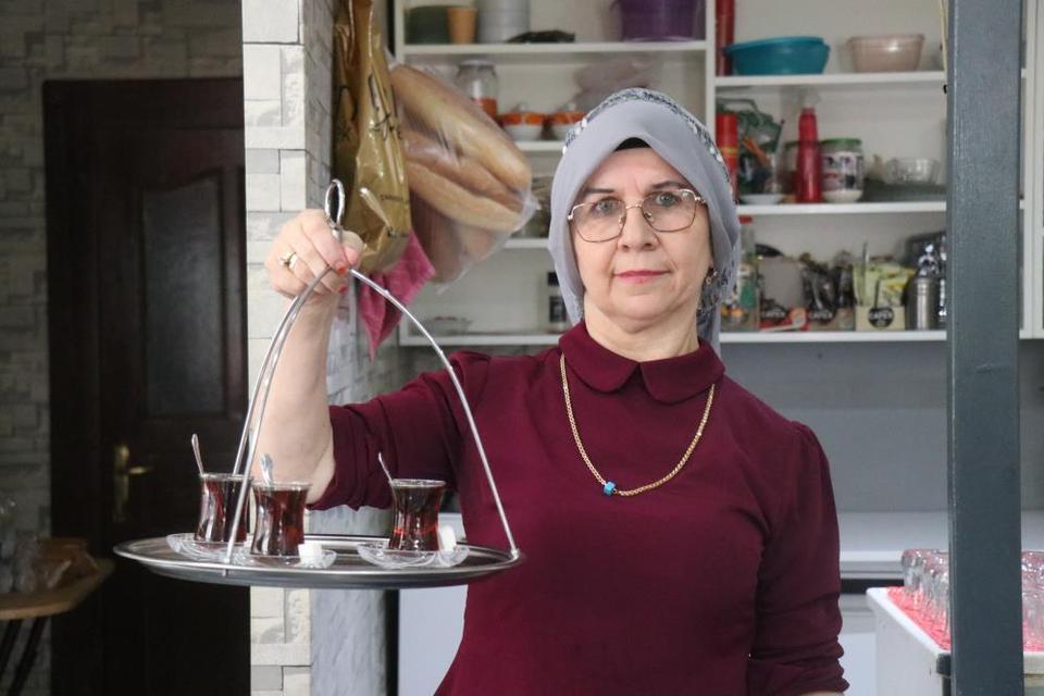Eşini trafik kazasında kaybetti, 5 çocuğunu tek başına büyüttü! “Yapamazsın” dediler, başardı