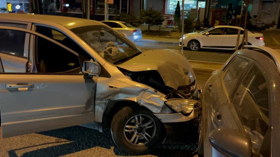 Alkollü sürücü 4 araca çarparak durabildi: Köpeği can havliyle camdan fırladı