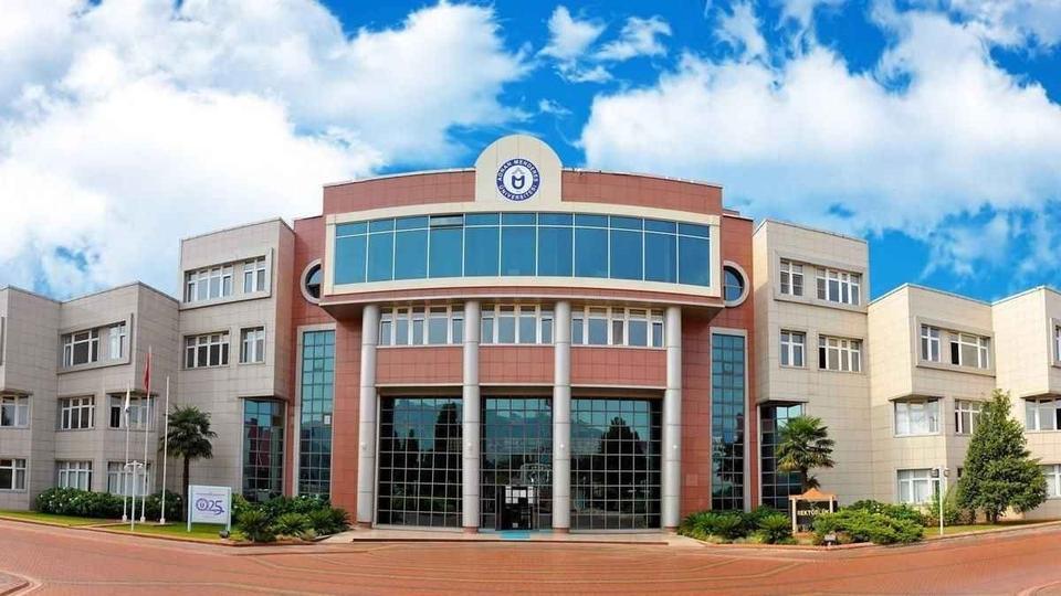 ADÜ'LÜ AKADEMİSYEN HAKKINDA ŞOK İDDİALAR MEHMET AYDINER'İN "FAKÜLTEMDE BAŞÖRTÜLÜ İSTEMİYORUM, BAŞÖRTÜLÜ GELSİN BAKIN NELER YAPACAĞIM" DEDİĞİ İDDİA EDİLDİ AYDINER'İN "AK PARTİ'NİN ALLAH BELASINI VERSİN. AK PARTİ'NİN KARŞISINA PKK ÇIKSA ONA OY VERECEĞİM" DEDİĞİ İLERİ SÜRÜLDÜ