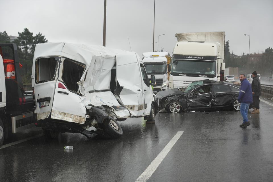 Otoyol savaş alanına döndü
