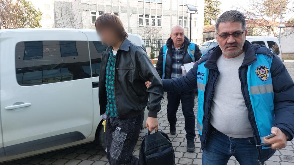 MAĞAZALARDAN GİYİM EŞYASI ÇALAN 2 KİŞİ YAKALANDI