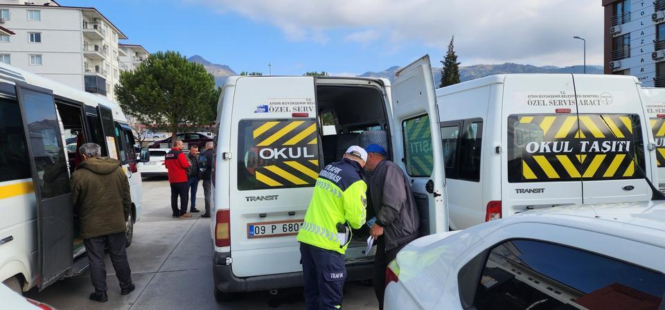 Buharkent'te ekipler, öğrenciler için sahaya indi