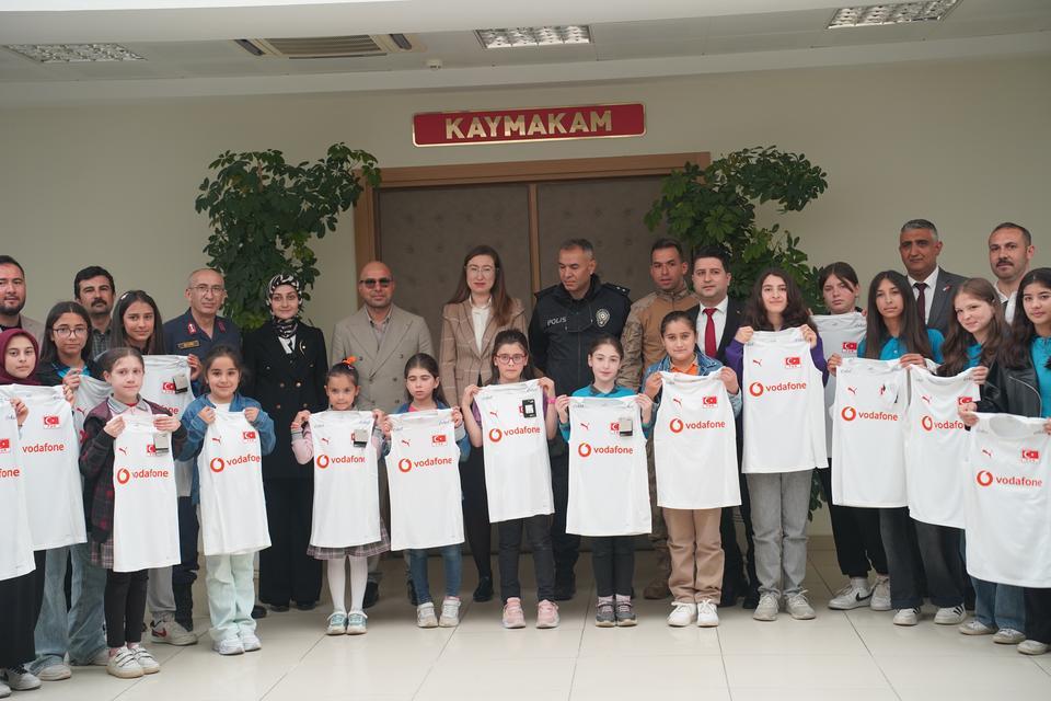 Milli takım ruhu Köşk’te yaşatıldı: Küçük sporculara milli forma desteği