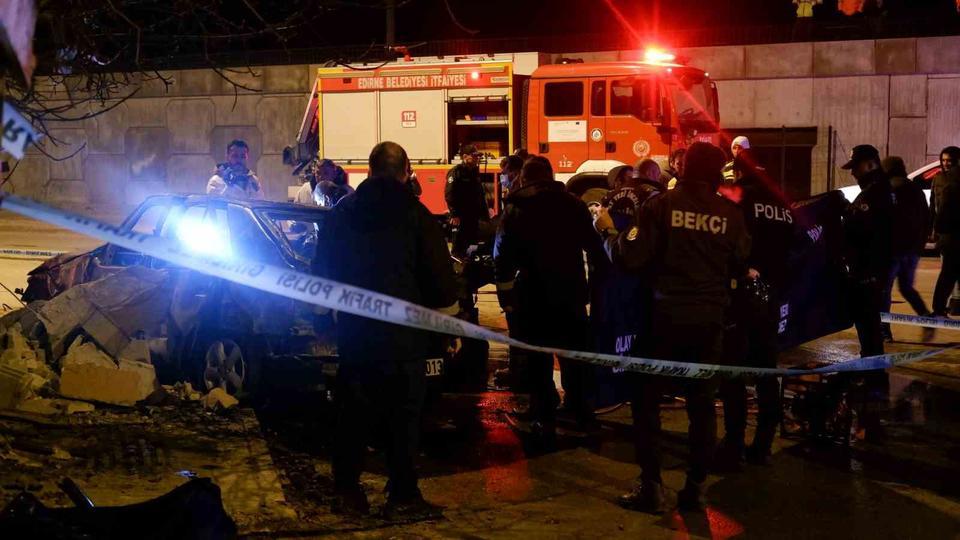 EDİRNE'DE YANAN OTOMOBİLDEKİ 4 KİŞİ YAŞAMINI YİTİRDİ (ŞENER URFA/EDİRNE-İHA)