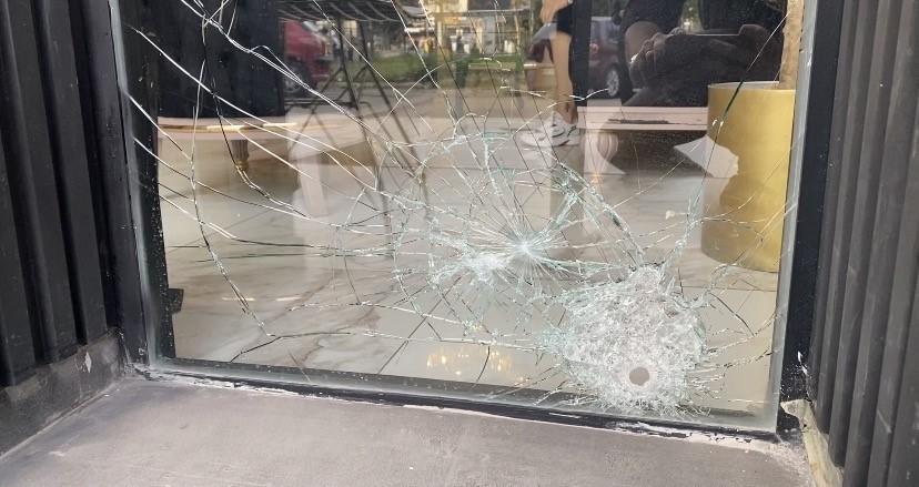 Güzellik merkezine motosikletli silahlı saldırı