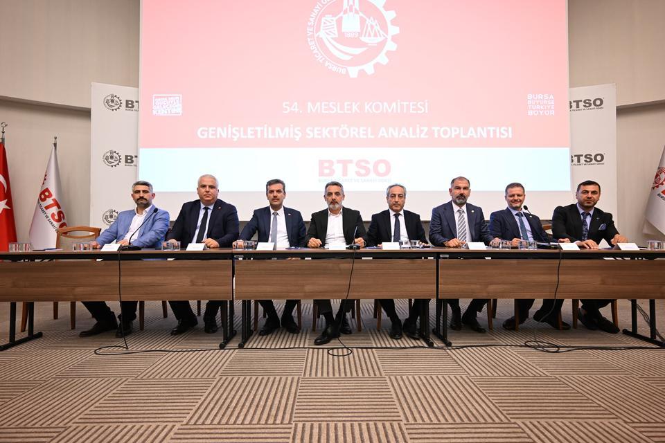 BURSA'DA KONUT FİYATLARI 5 YILDA 10 KAT, ARSA FİYATLARI İSE 7 KAT ARTTI... BURSA'NIN, MEVCUT SANAYİ VE KONUT ALANLARINDA KIMILDAYACAK YERİ KALDI BTSO 54. MESLEK KOMİTESİ MECLİS ÜYESİ İSMAİL DUYAR: "BURSA'DA GAYRİMENKUL FİYATLARI ENFLASYONDAN YÜKSEK ARTIYOR" "YENİ KONUT ÜRETİMİ VE SANAYİ İÇİN YATIRIM ALANLARI OLUŞTURMALIYIZ"