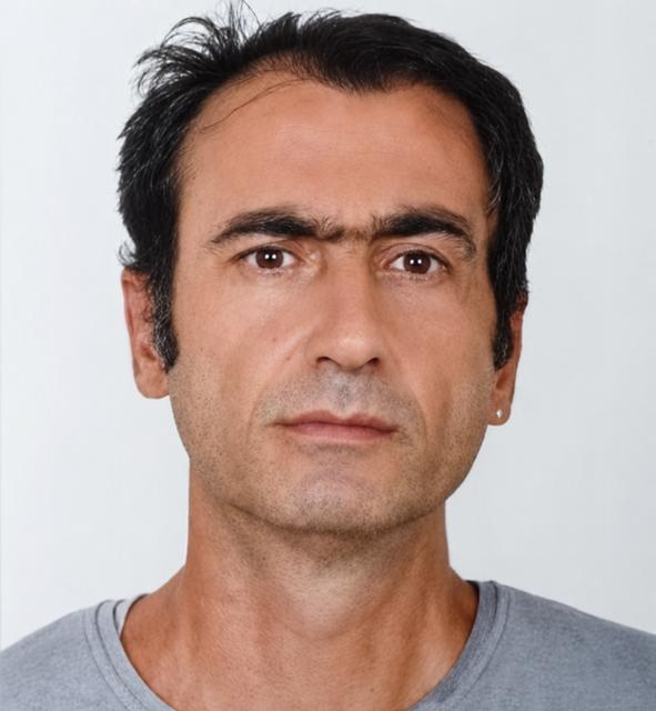 Üzerine benzin döküp kendini yaktı