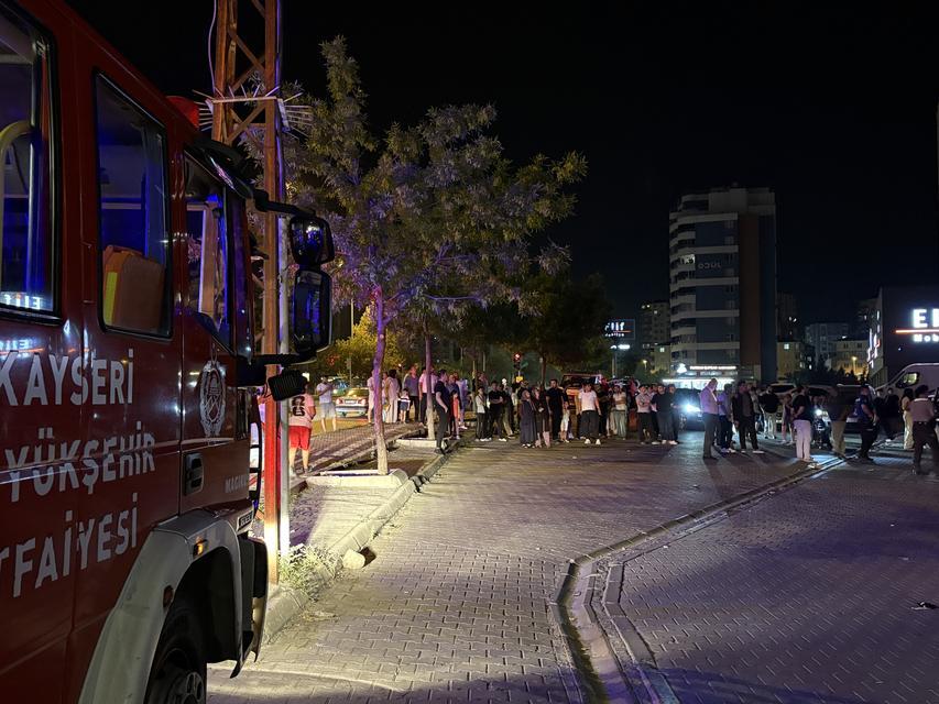 KAYSERİ'DE 13. KATTA YANGIN: BALKONDAN DÜŞEN EV SAHİBİ HAYATINI KAYBETTİ