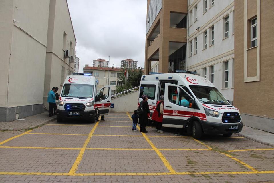 Okulda izdiham çıktı: 15 öğrenci yaralı