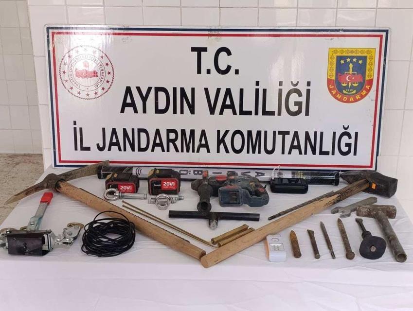 Çine’de kaçak kazıya jandarmadan suçüstü operasyonu: 3 gözaltı