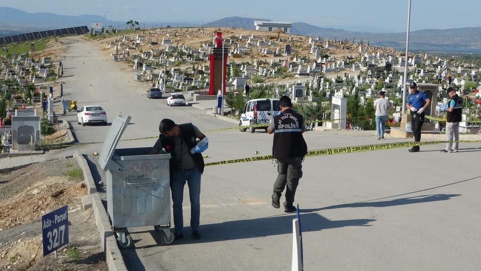 MALATYA'DA MEZARLIKTA SİLAHLI VE BIÇAKLI KAVGA: 1 ÖLÜ, 2 YARALI