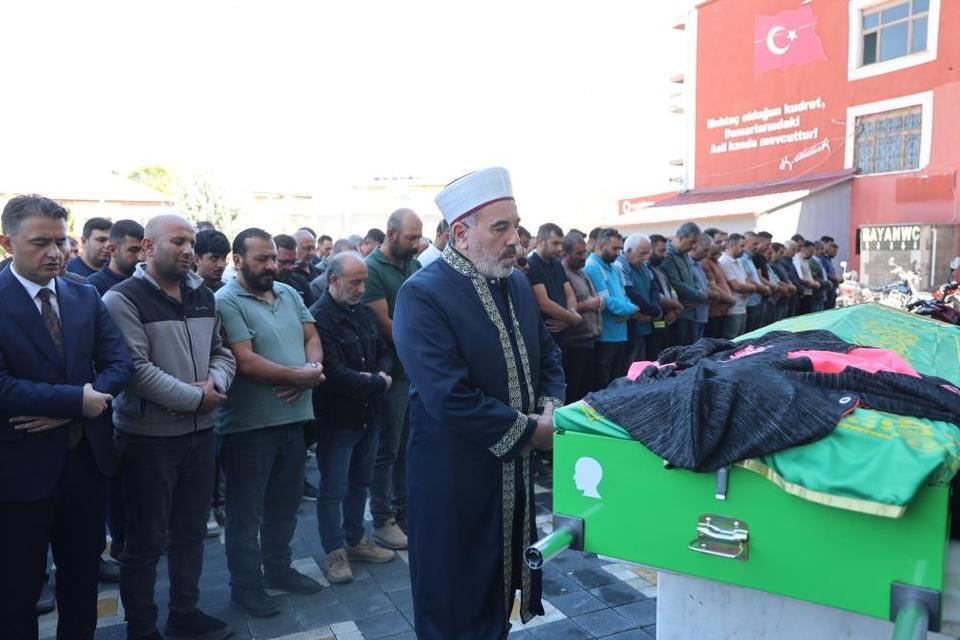 Boğazına kek kaçan öğrenci hayatını kaybetti