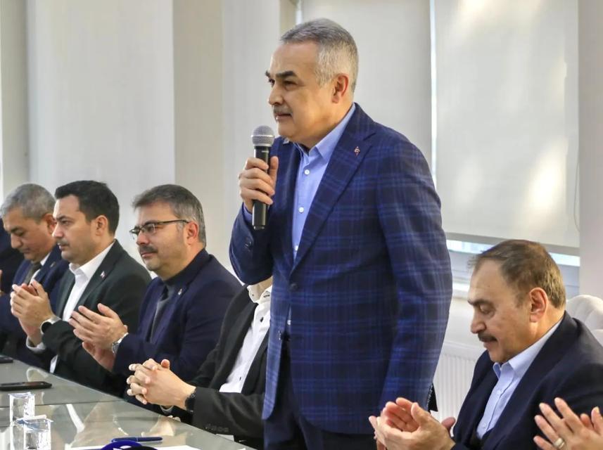 Eroğlu'ndan Savaş'a destek