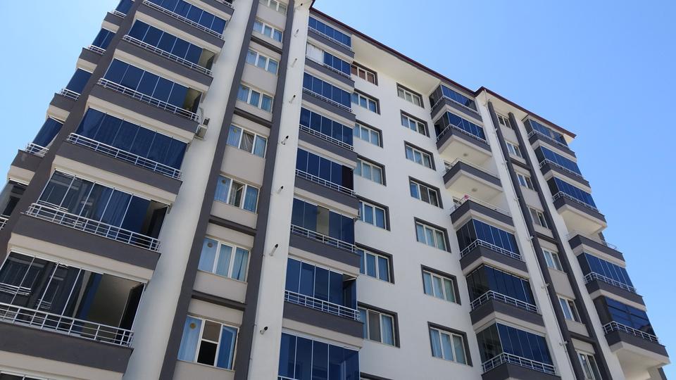 Bir hafta önce taşındığı evde ölü bulundu