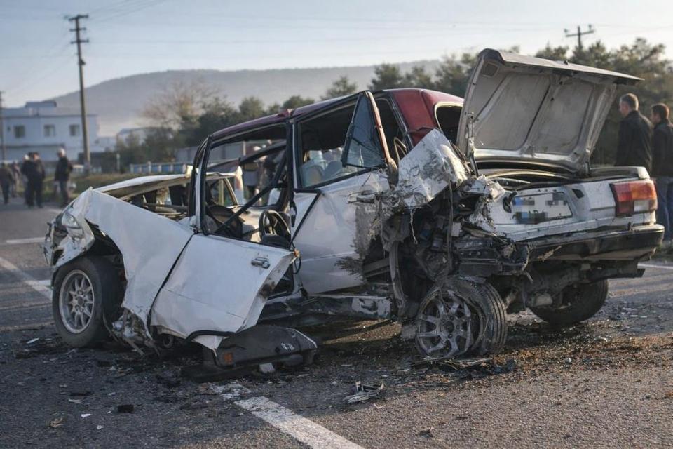 Tofaş araç teneke gibi ezildi