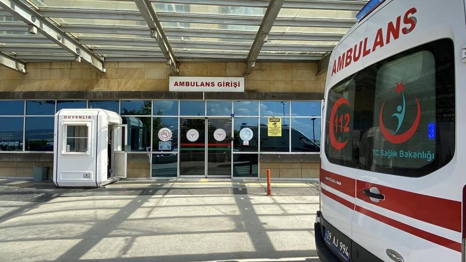 Çocukların da olduğu iki grup arasında bıçaklı kavga