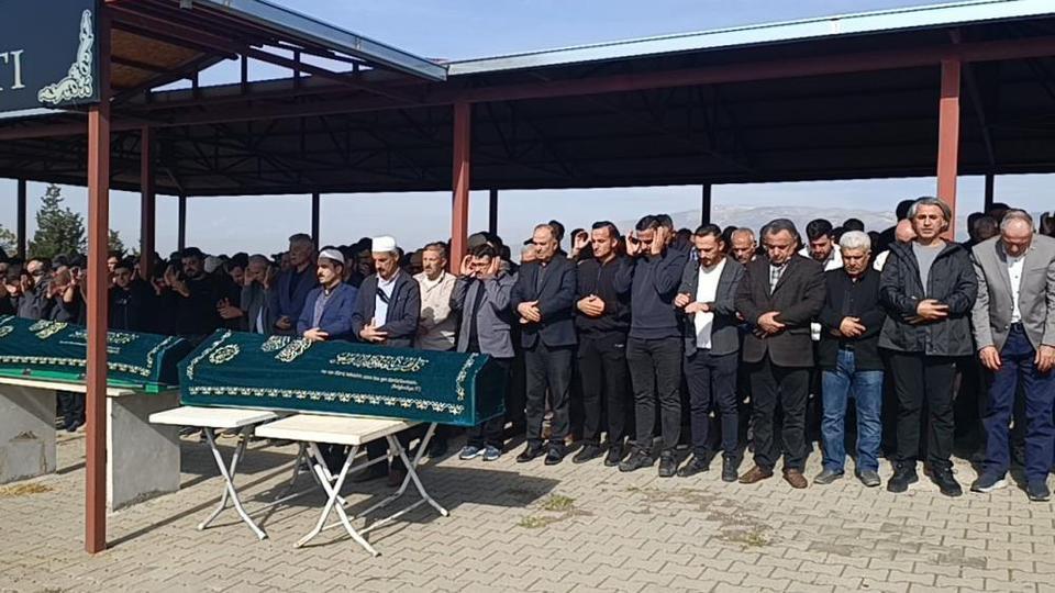 Eski koca vahşeti: Eski eş ve kayınvalide yan yana toprağa verildi