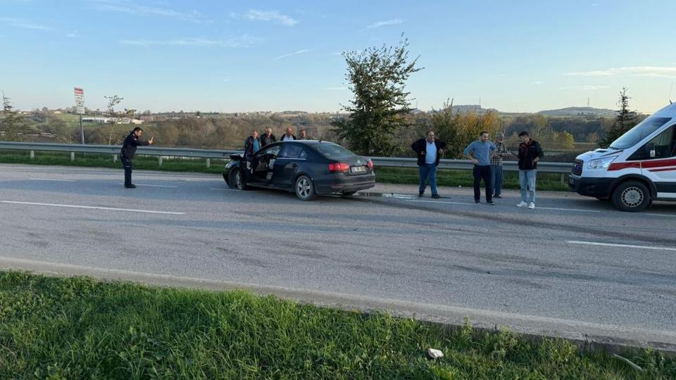 İki otomobil çarpıştı, ortalık savaş alanına döndü: 6 yaralı