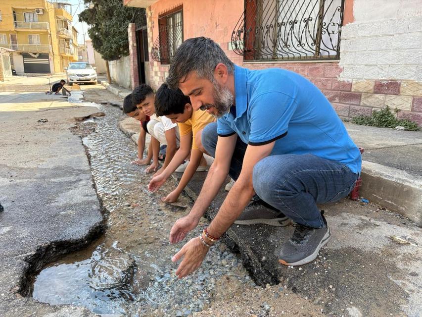 İçme suyu, musluk yerine sokaklara akıyor